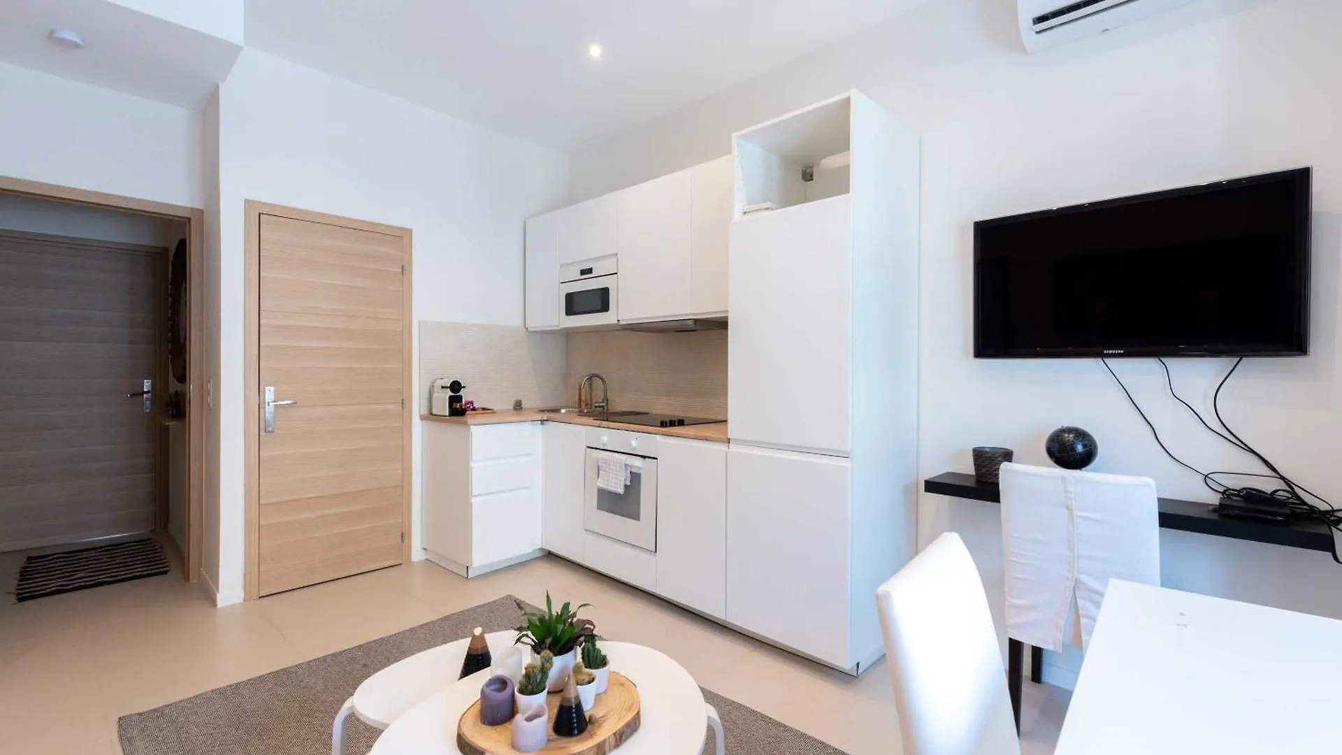 Nice Apartment Juan-Les-Pins - 300M Beach 0*,