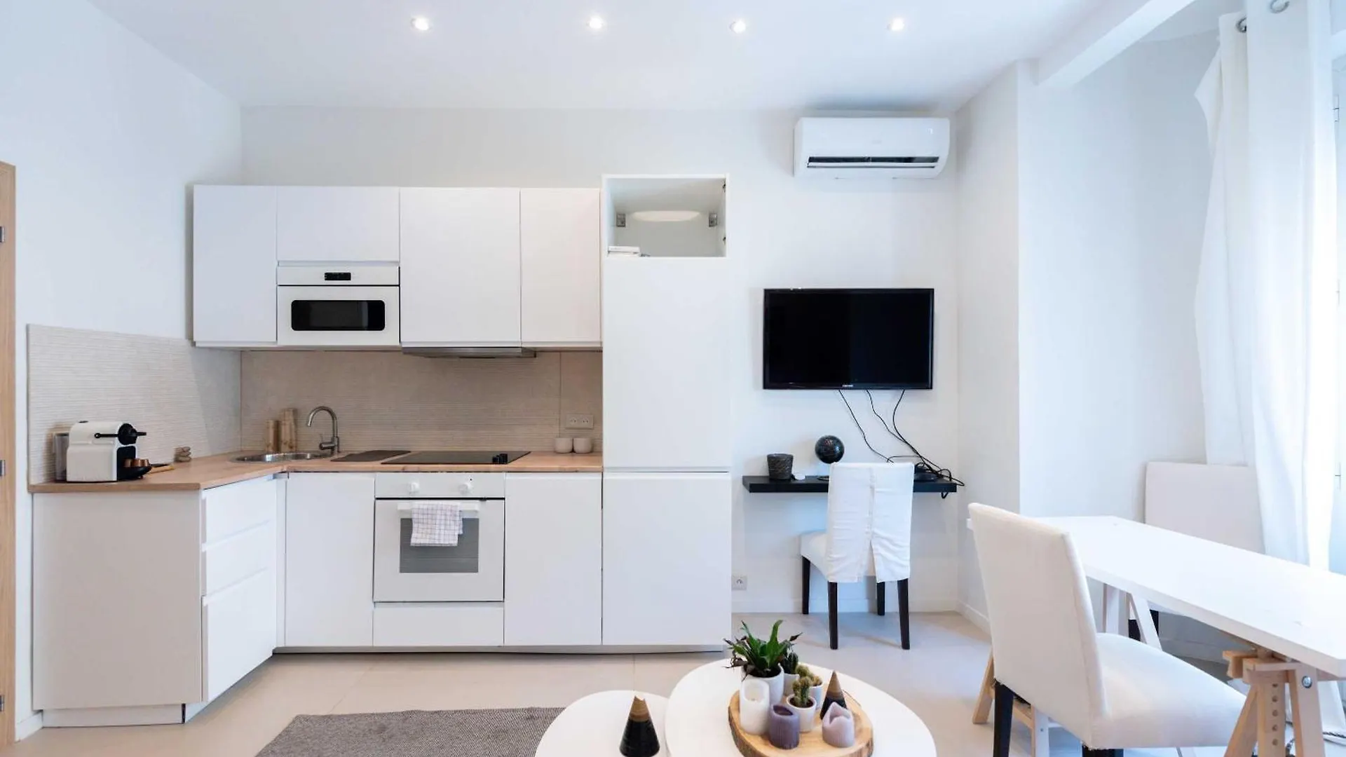 Nice Apartment Juan-Les-Pins - 300M Beach 0*,  Francie